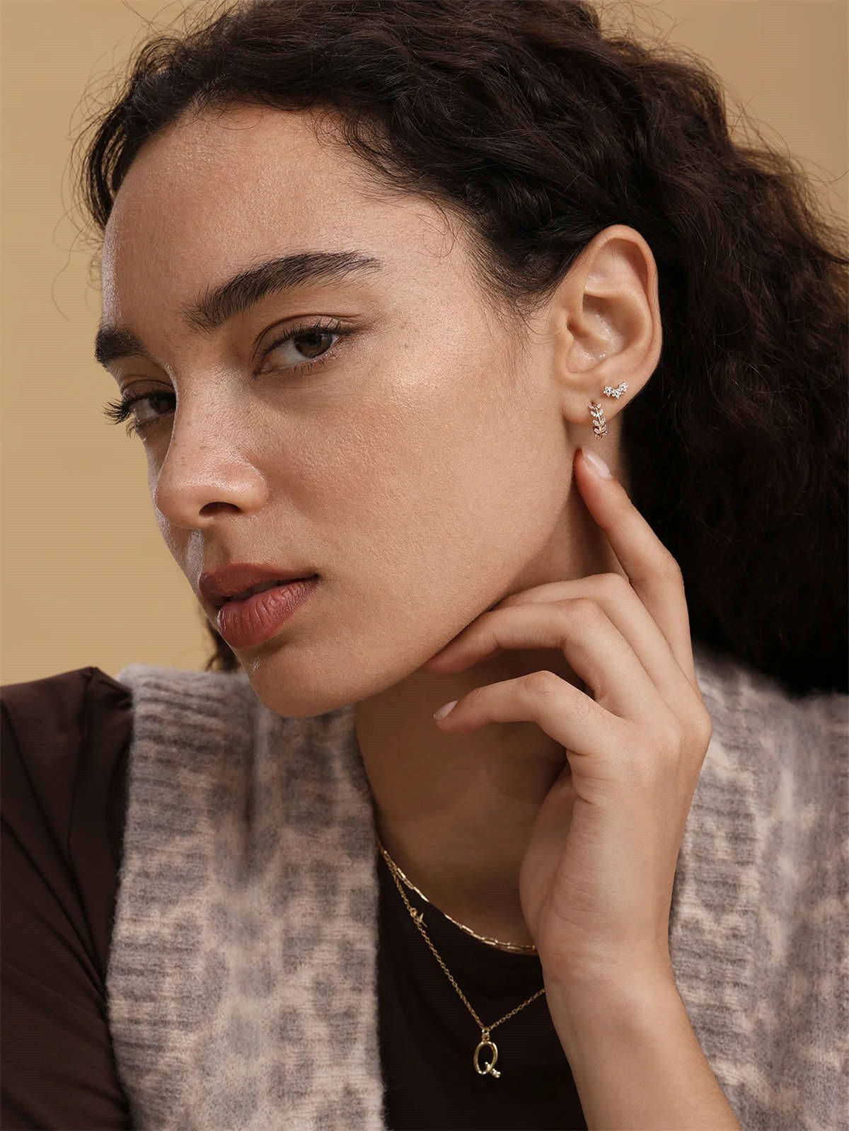 KOSINER 14K Solid Gold Delicate Leaf Hoop